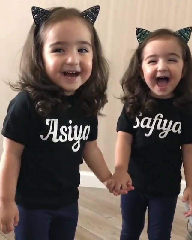 Anak Kembar Yang Hobi Eksis Di Instagram